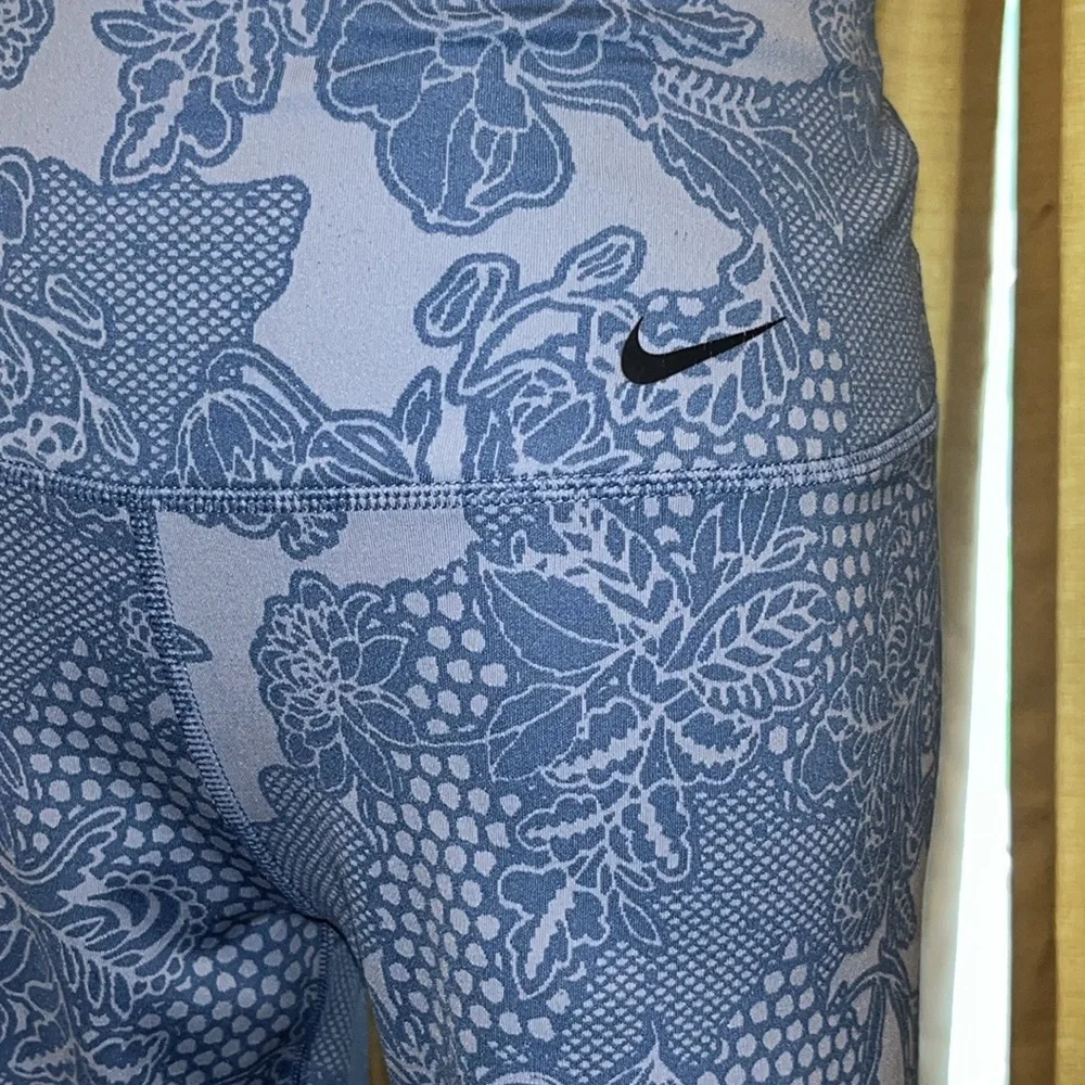 Nike Sculpt Victory Tight Fit Leggings Blue Floral Dri Fit Womens Medium